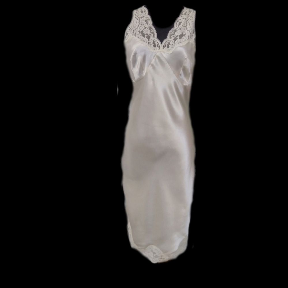 Vintage Wonder Maid Fine Lingerie Polyester Satin Slip